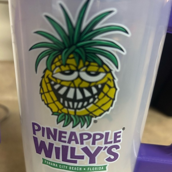 2 Pineapple Willy's I love this beach daiquiri travel cups with reusable straws - Picture 4 of 5